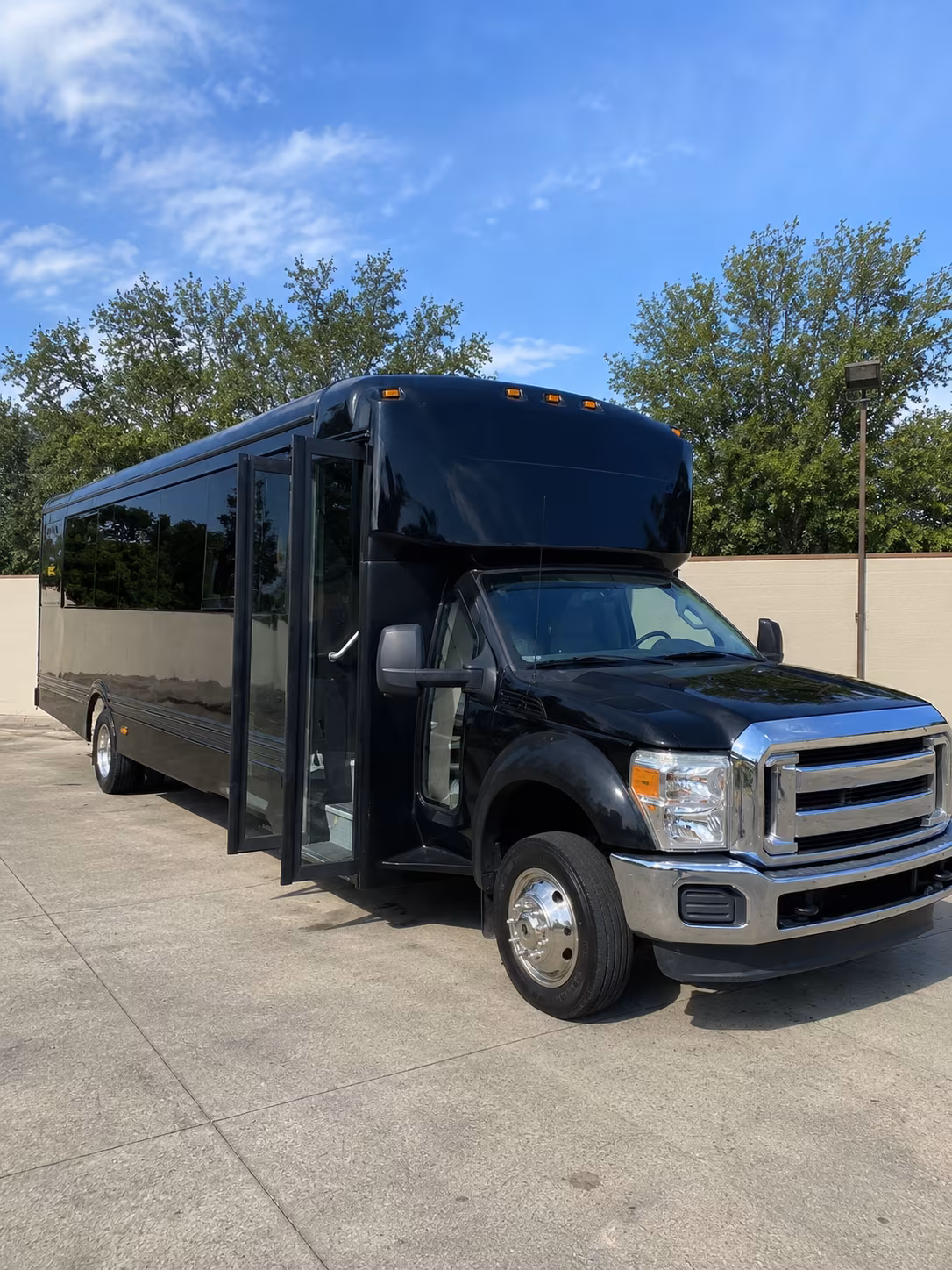 yorba linda 20 passenger party bus